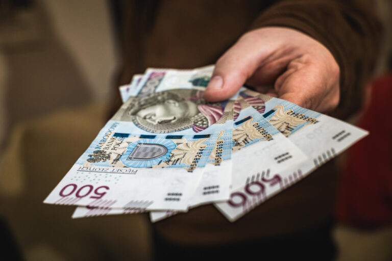 Pożyczka pieniędzy banknoty 500 złotych